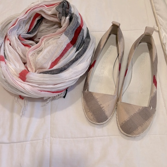 Burberry flats - Picture 1 of 5